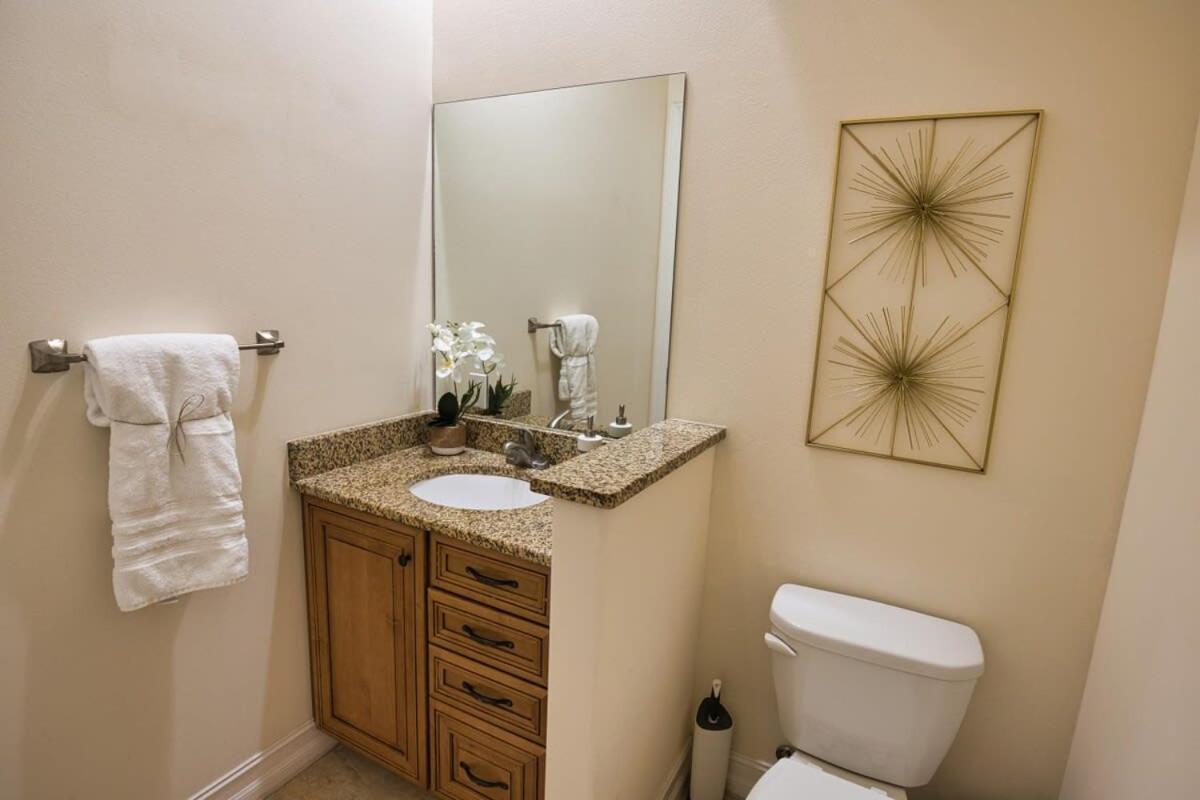 Luxury Townhouse Minutes From Beach And Downtown Indian Harbour Beach Extérieur photo
