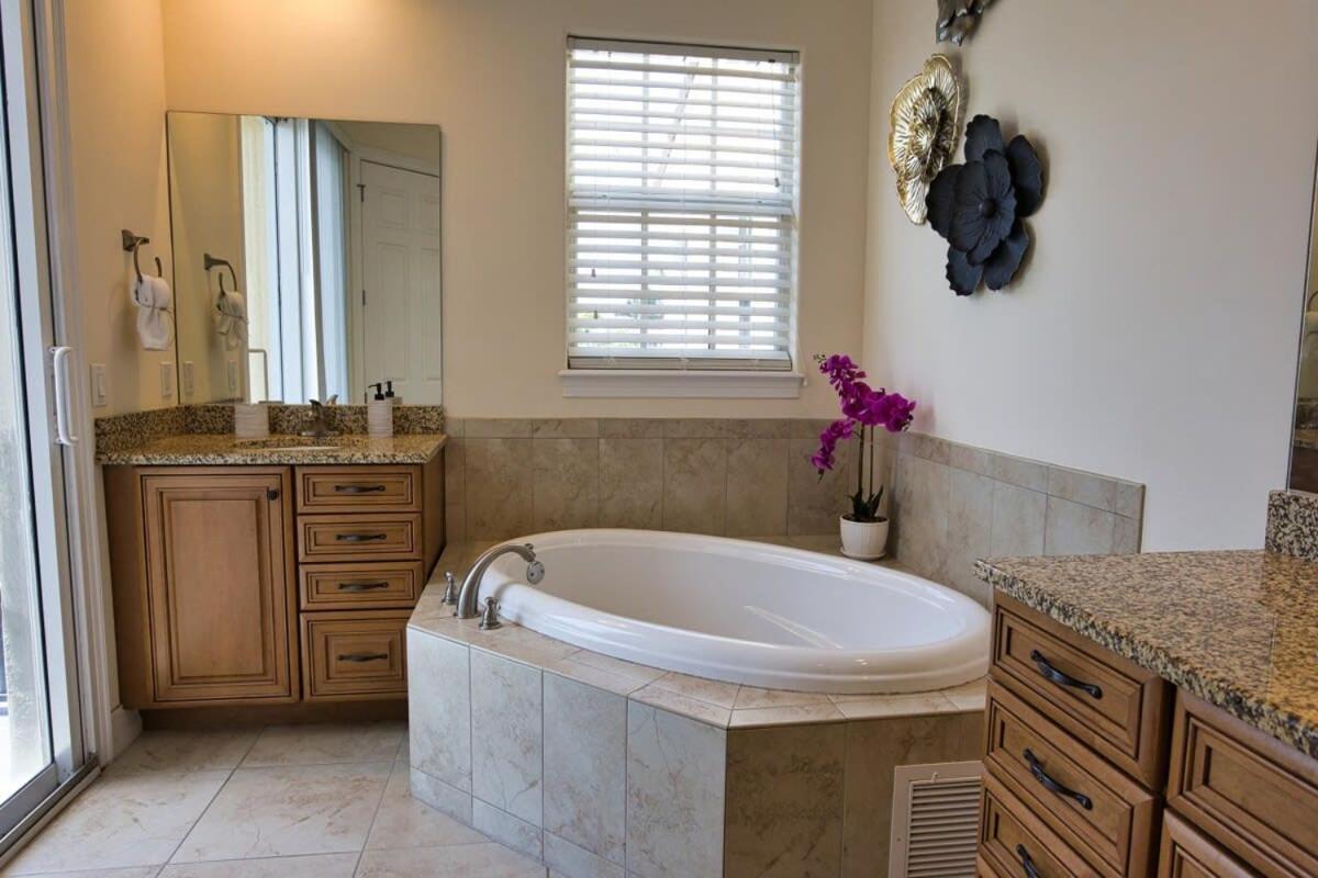 Luxury Townhouse Minutes From Beach And Downtown Indian Harbour Beach Extérieur photo