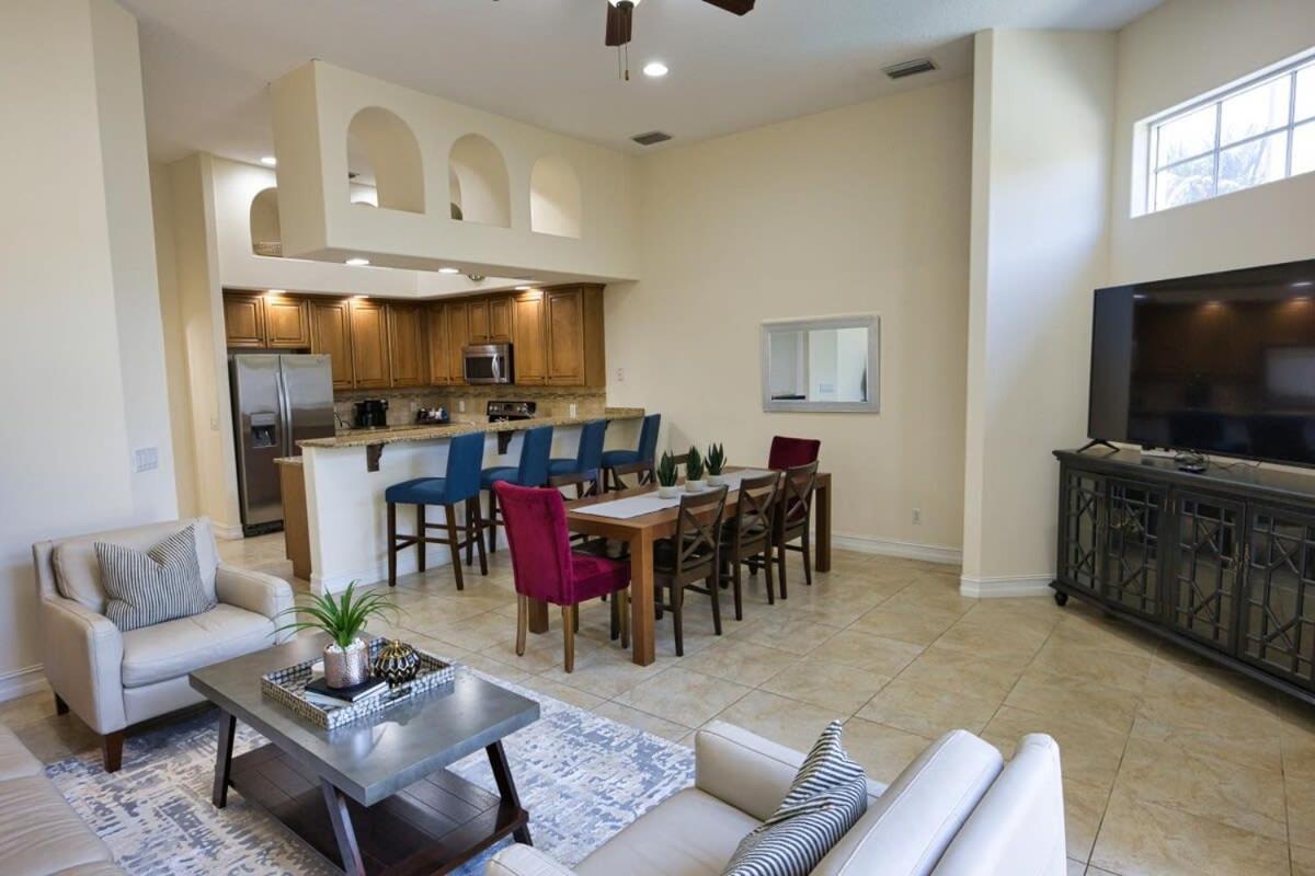 Luxury Townhouse Minutes From Beach And Downtown Indian Harbour Beach Extérieur photo